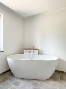 Freistehende Badewanne Sofort einziehen, ankommen, wohlf�hlen und die Ruhe genie�en