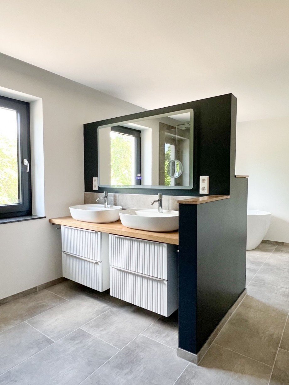 Bad 2 Doppelhaush�lfte Lutherstadt Wittenberg