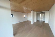 Pu8 W9 WZ Blick in den K�chenbereich ERSTBEZUG!!! Hochwertige 4-Raum-Wohnung mit ca. 15 m� gro�er Terrasse sowie Personenaufzug