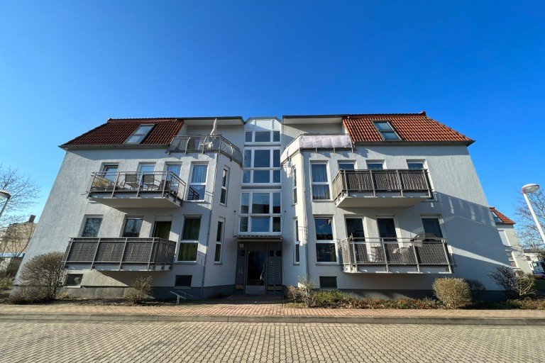 Fr�Co2 Ansicht nach Fassadensanierung Coswig (Anhalt) Dachgeschosswohnung 2-Raum-Eigentumswohnung mit gro�em Balkon