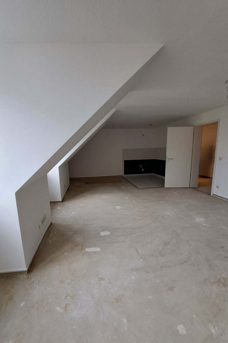 Wohnzimmer mit K�chenbereich Dachgeschosswohnung Lutherstadt Wittenberg