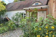 Eingang Nebengeb�ude Mehrgenerationenhaus in ehemaliger Schule � Bezugsfertig mit gro�em Grundst�ck in Gommlo