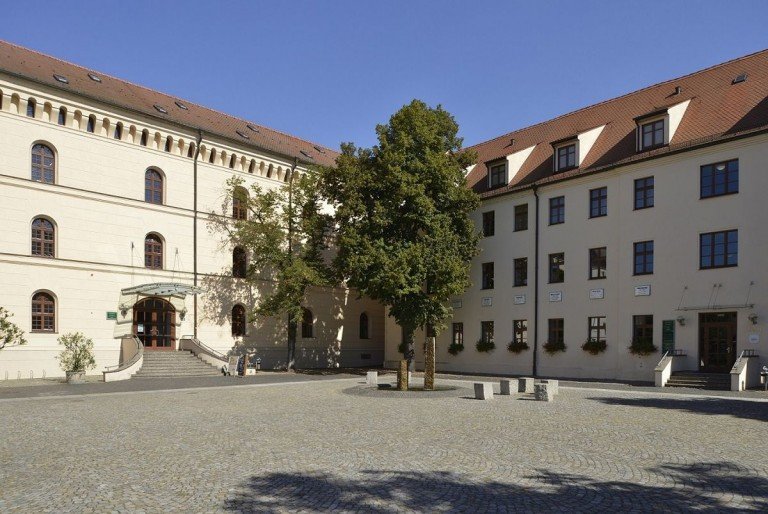 https://www.luther-erleben.de/fileadmin/_processed_/1/e/csm_innenhof_leucorea_792859a8b2.jpg Lutherstadt Wittenberg B�rofl�che B�roeinheiten im Objekt der Stiftung LEUCOREA zu vermieten!