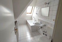 L15 W13 Bad Sanierte 2-Raum-Wohnung mit EBK im Altbau